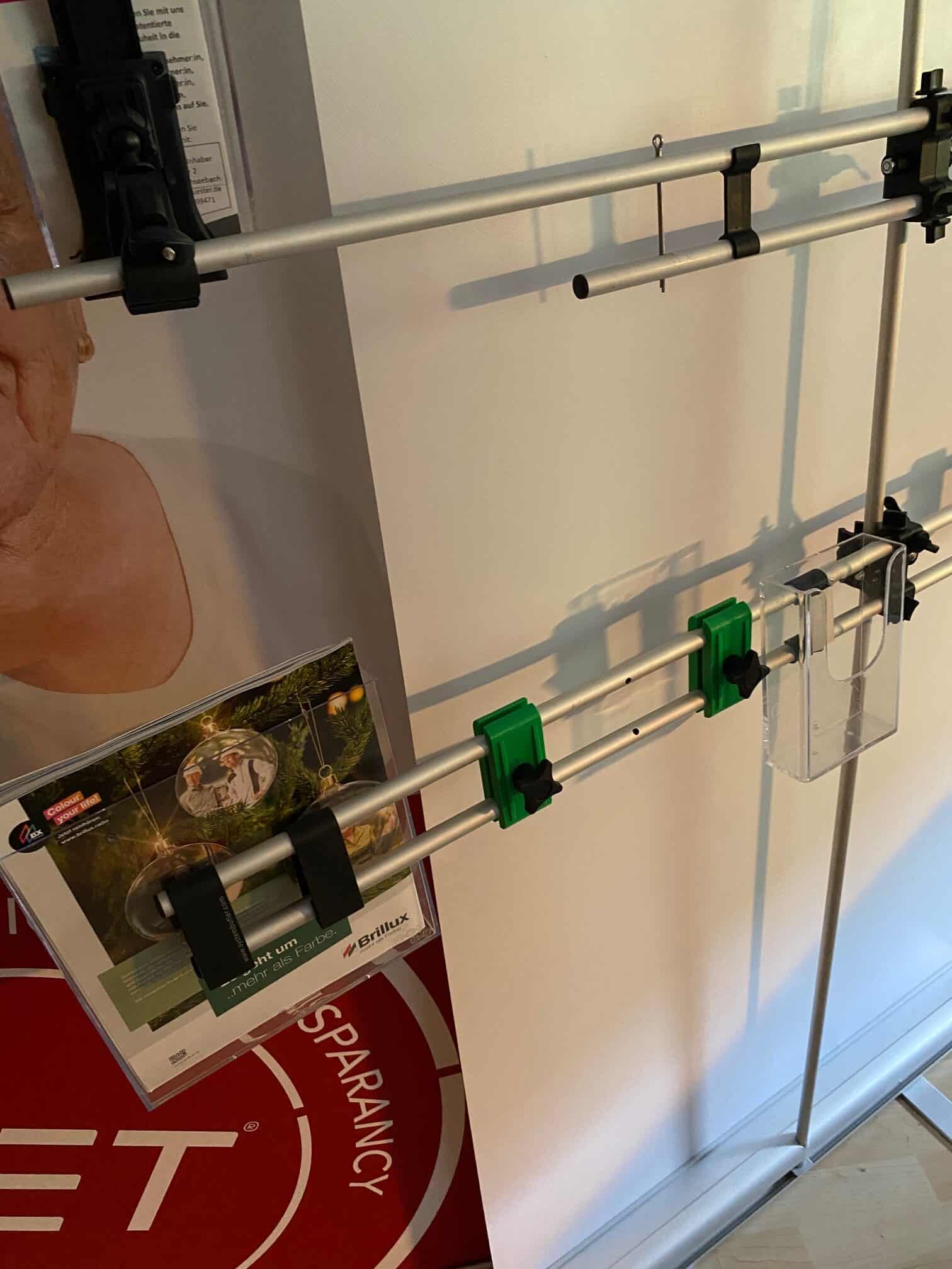 RUB 02_Der multifunktionale DIN A 4 Prospekthalter am Roll up